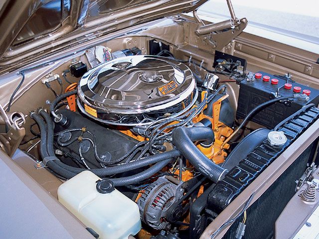 mopp_0503_03_z+1966_plymouth_belvedere_i+engine.jpg